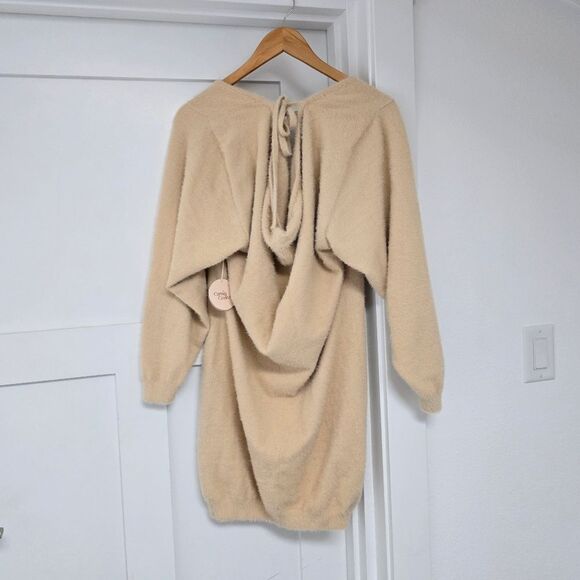 🆕️ Camila Coelho Yesenia Eyelash Puff Sleeve Open Back Mini Sweater Dress Nude - Picture 6 of 13